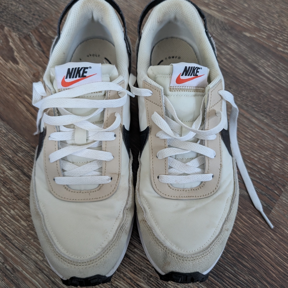 Nike White and Black Sneakers